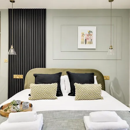 Apartament Opulent 2-bed Retreat With Garden *