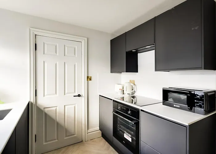 Opulent 2-bed Retreat With Garden Apartament Bristol