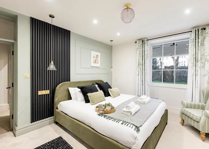 Apartament Opulent 2-bed Retreat With Garden *