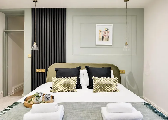 Apartament Opulent 2-bed Retreat With Garden *