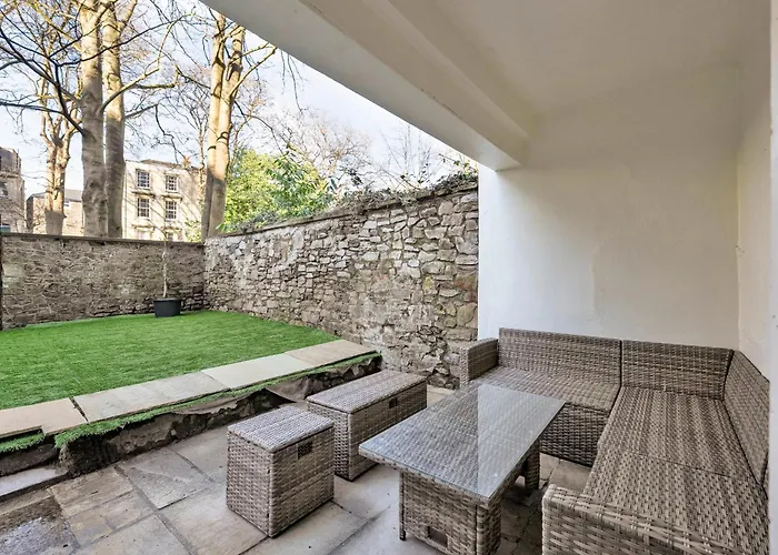 Opulent 2-bed Retreat With Garden Bristol