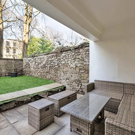 Opulent 2-bed Retreat With Garden Bristol