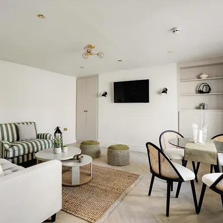 Apartment Opulent 2-bed Retreat With Garden Bristol