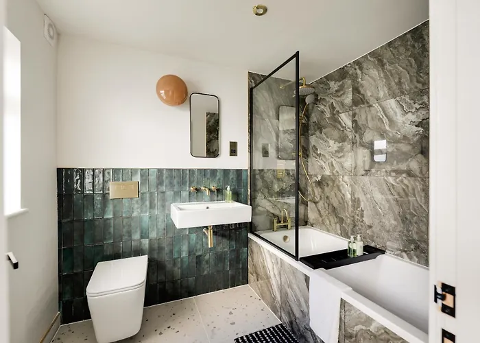 Opulent 2-bed Retreat With Garden Διαμέρισμα