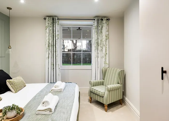 Διαμέρισμα Opulent 2-bed Retreat With Garden Μπρίστολ