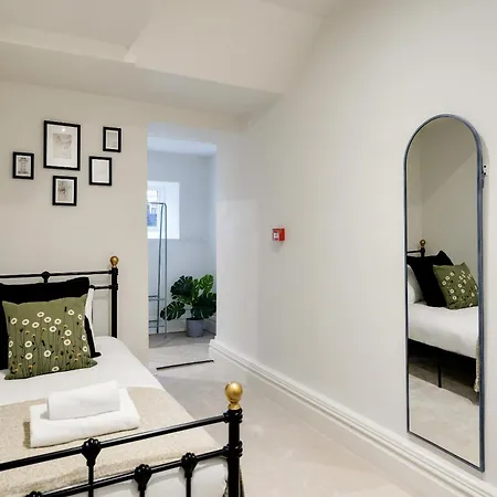 Apartment Opulent 2-bed Retreat With Garden Bristol