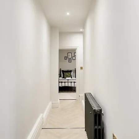 Apartment Opulent 2-bed Retreat With Garden