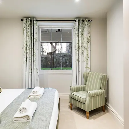 Apartment Opulent 2-bed Retreat With Garden Bristol